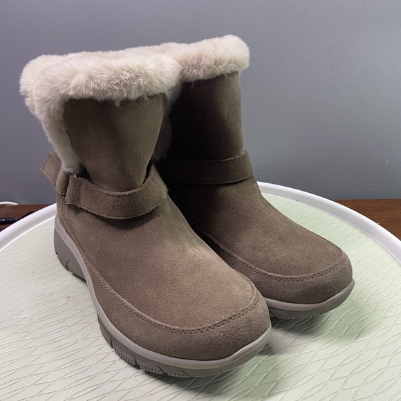 Skechers‎ Air Cooling memory foam Slip-ins  Boots Women's Beige Sand Sz.8.5 EUC - Picture 1 of 11